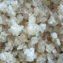 天然雪燕拉丝好，颜色干净产地直销大货供应，品质好。
