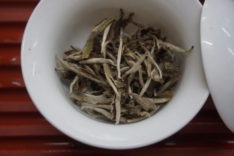 白牡丹。三年老茶。福鼎白茶，一斤两罐