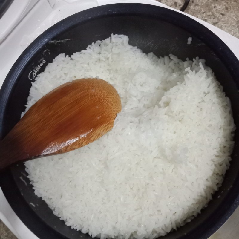 来自农村自家耕种的大米