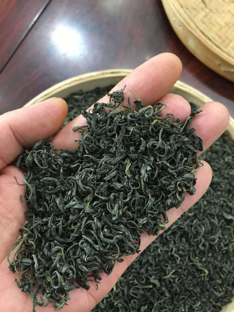 峨眉山高山绿茶，口感好特耐泡一斤两盒装