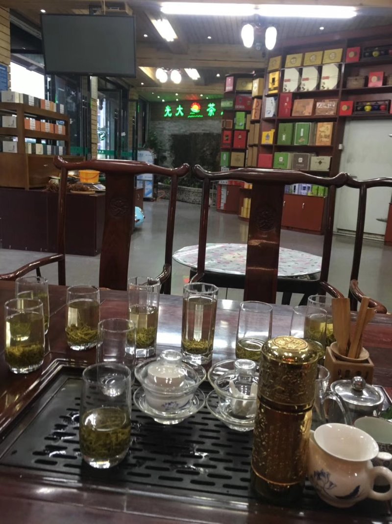 峨眉山高山绿茶，口感好特耐泡一斤两盒装