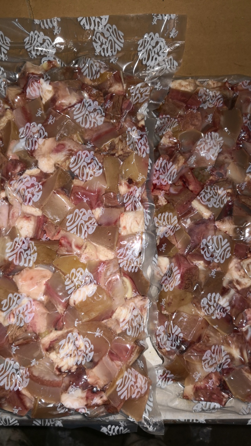 熟牛头肉牛头肉切粒烹致8成熟解冻后入味低损耗