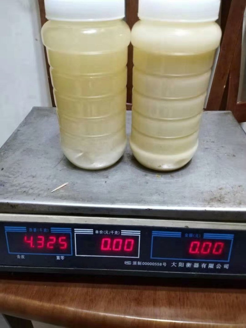 新鲜蜂蜜上架了，正宗的土蜂蜜，欢迎尝新！