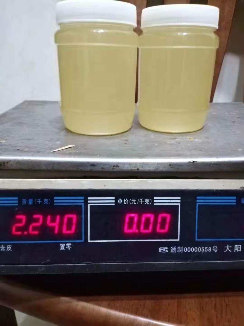 新鲜蜂蜜上架了，正宗的土蜂蜜，欢迎尝新！