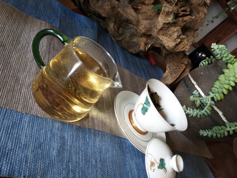 凤庆荒野白茶花香毫香甜味好