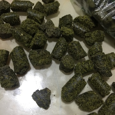 纯正菜籽饼看看颜色就知道有多好