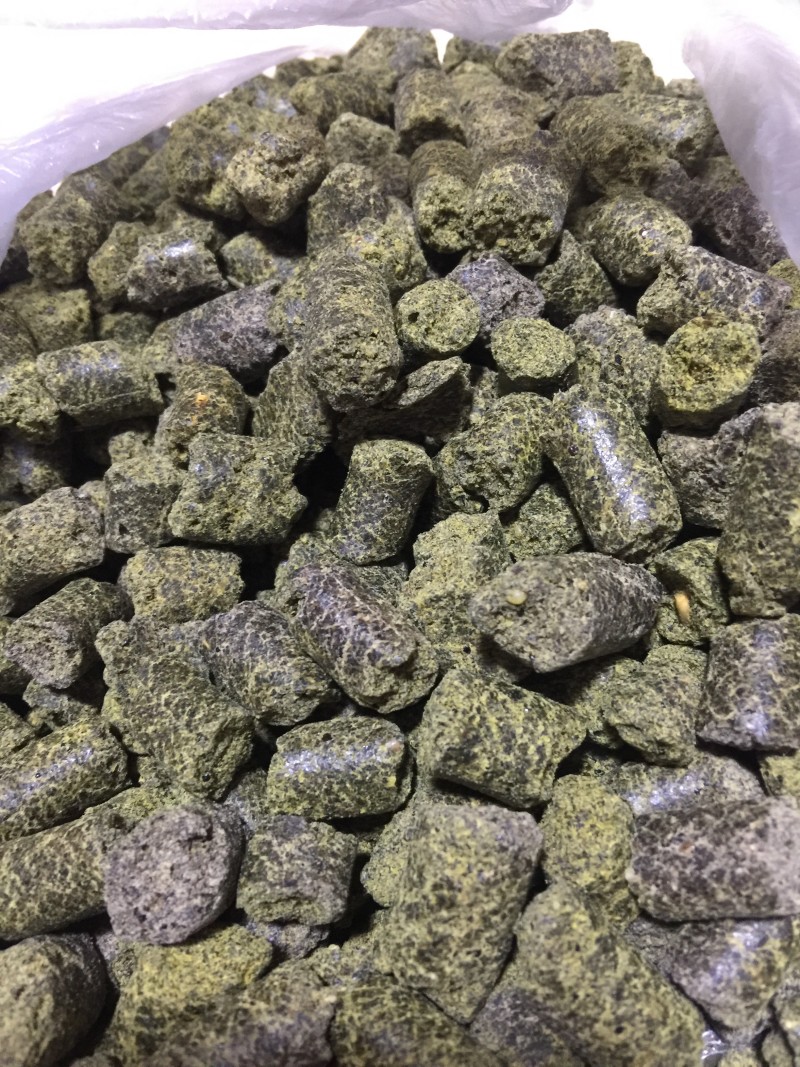 纯正菜籽饼看看颜色就知道有多好