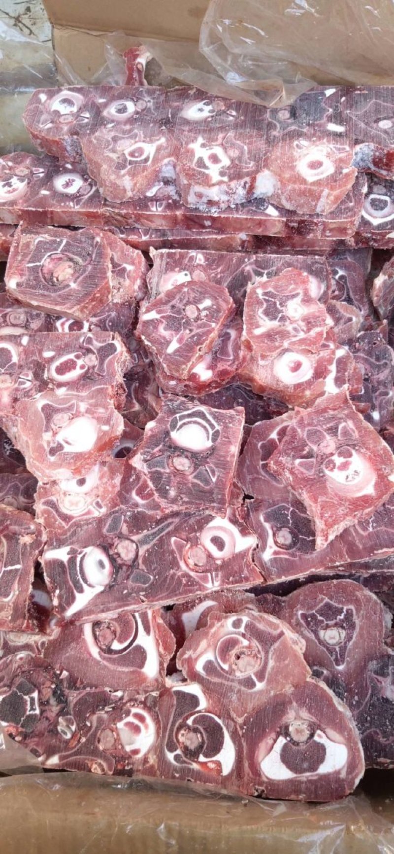 乳牛脖骨，牛脖子，含肉多，可切片酱卤都可