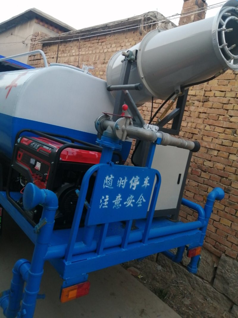 带简易棚五征三轮雾炮洒水车抑尘车