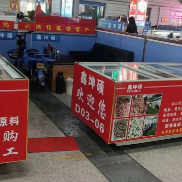 水产批发商主营虾尾，小龙虾