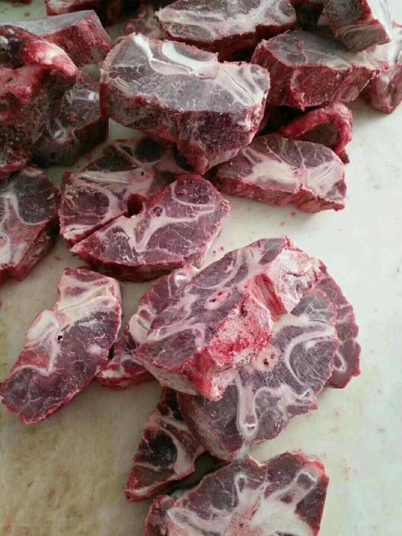 牛脖骨，肉多多，质量自己看、量大来谈、看看肉多不多