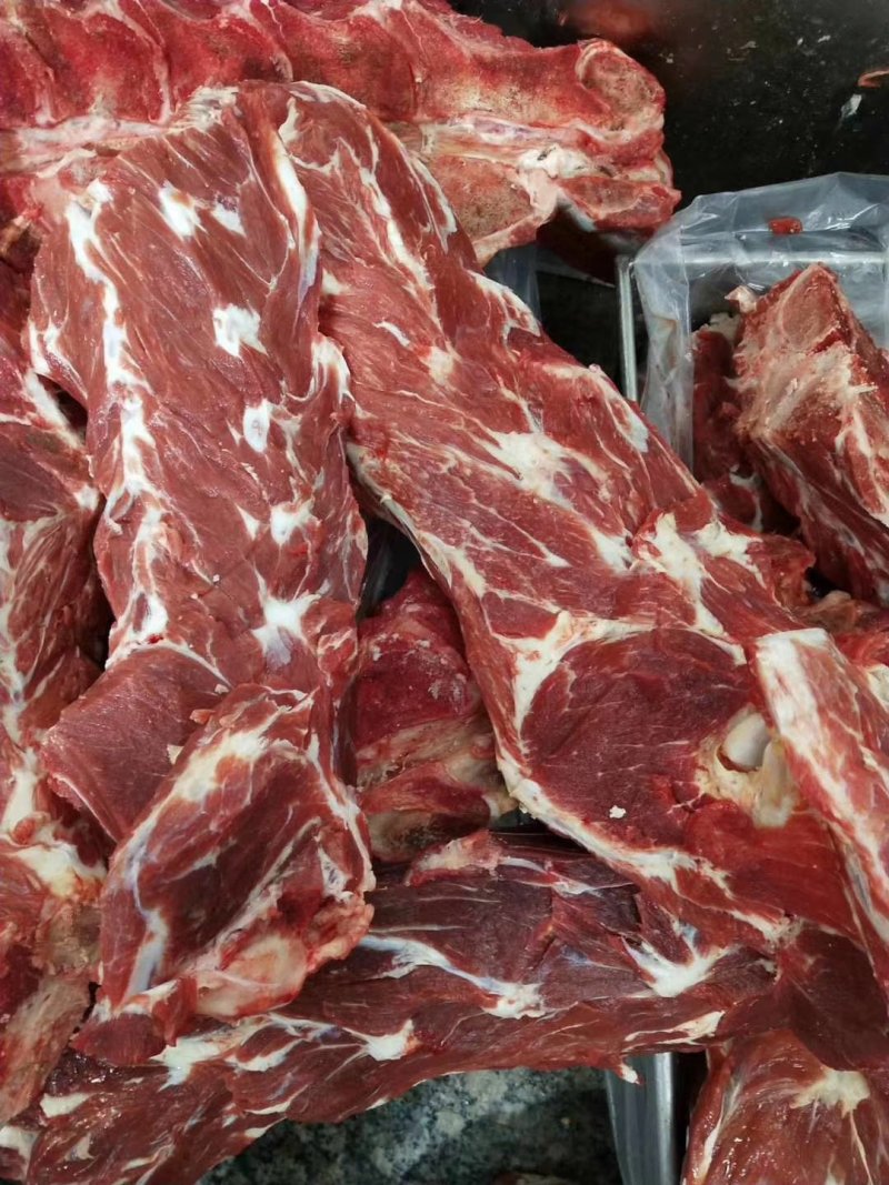 牛脖骨，肉多多，质量自己看、量大来谈、看看肉多不多