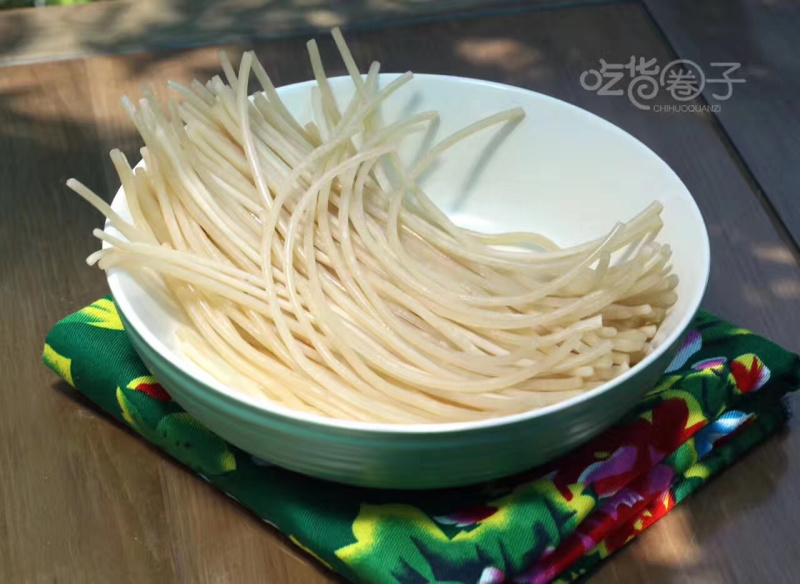 盒装酸辣粉