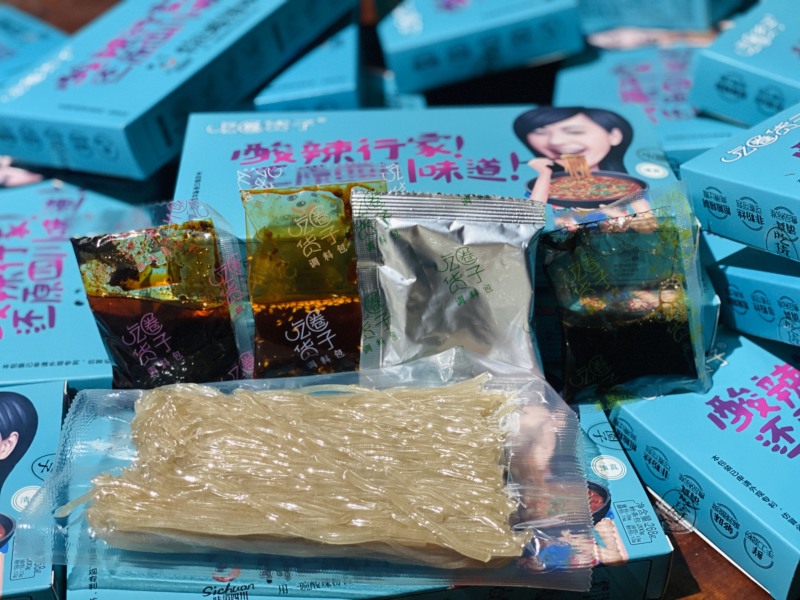 盒装酸辣粉