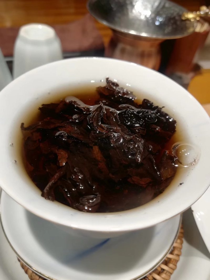 宫廷贡饼普洱熟茶云南七子饼古法压制
