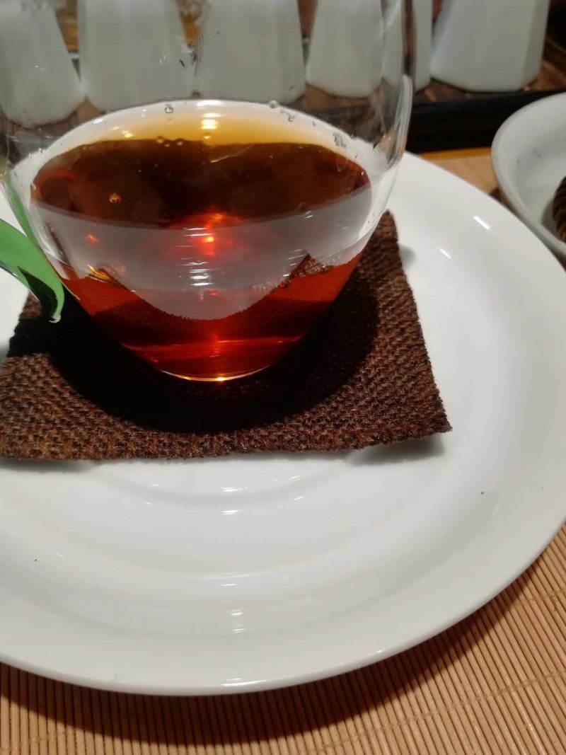 宫廷贡饼普洱熟茶云南七子饼古法压制