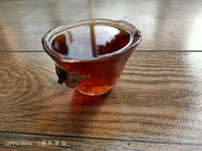 宫廷贡饼普洱熟茶云南七子饼古法压制