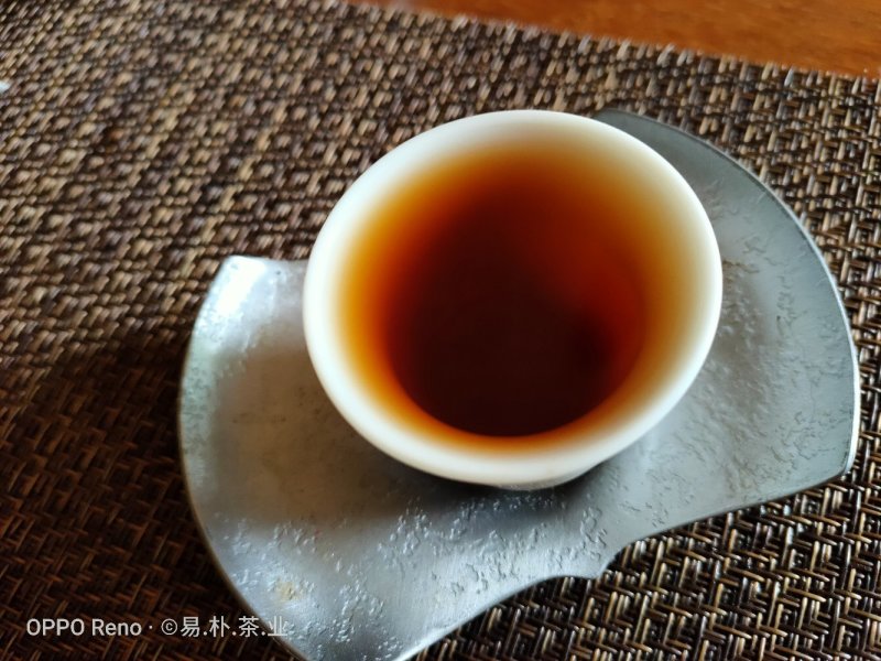 宫廷贡饼普洱熟茶云南七子饼古法压制