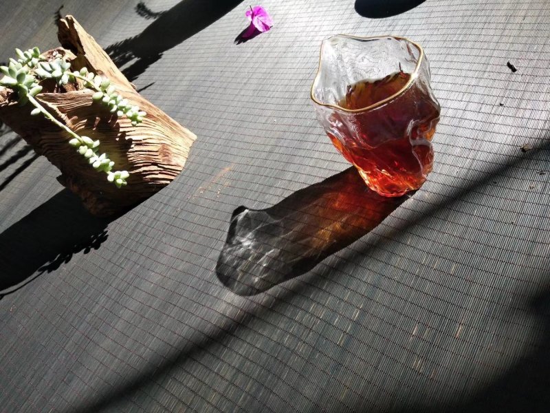 宫廷贡饼普洱熟茶云南七子饼古法压制