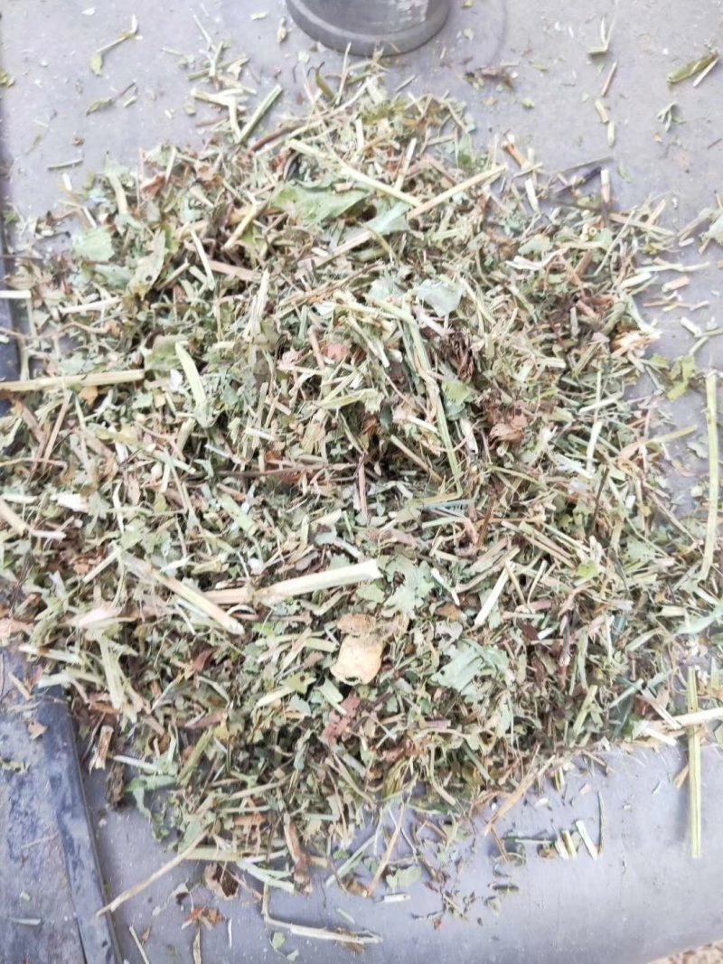 常年出售花生秧牛草，羊草，马草，驴草等，