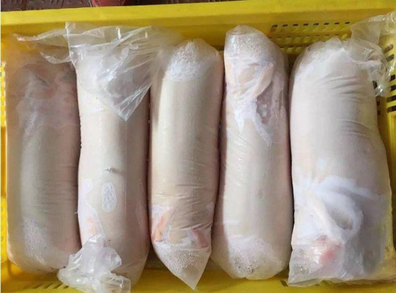 新鲜乳猪(小耳朵)，冷冻乳猪烤乳猪最合适，全程冷链