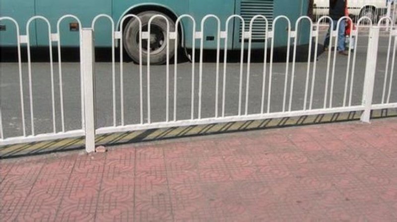 道路护栏围栏马路隔离栏市政护栏京式护栏城市交通防护防撞栏