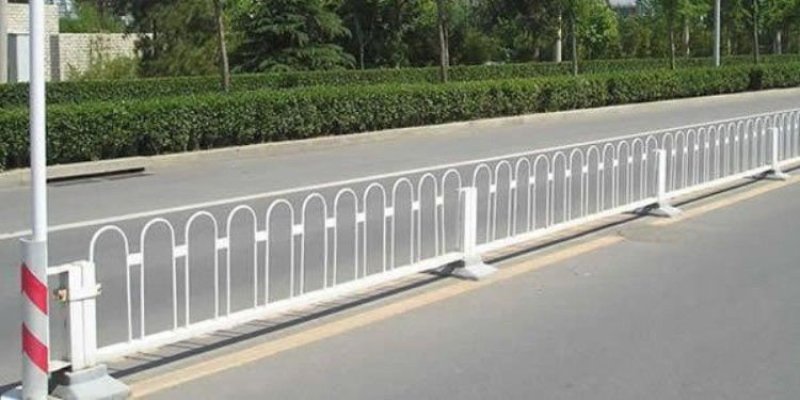 道路护栏围栏马路隔离栏市政护栏京式护栏城市交通防护防撞栏
