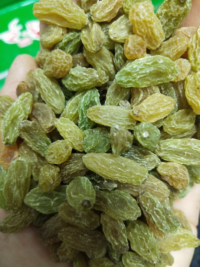 新疆葡萄干吐鲁番特产产地直销绿色葡萄干