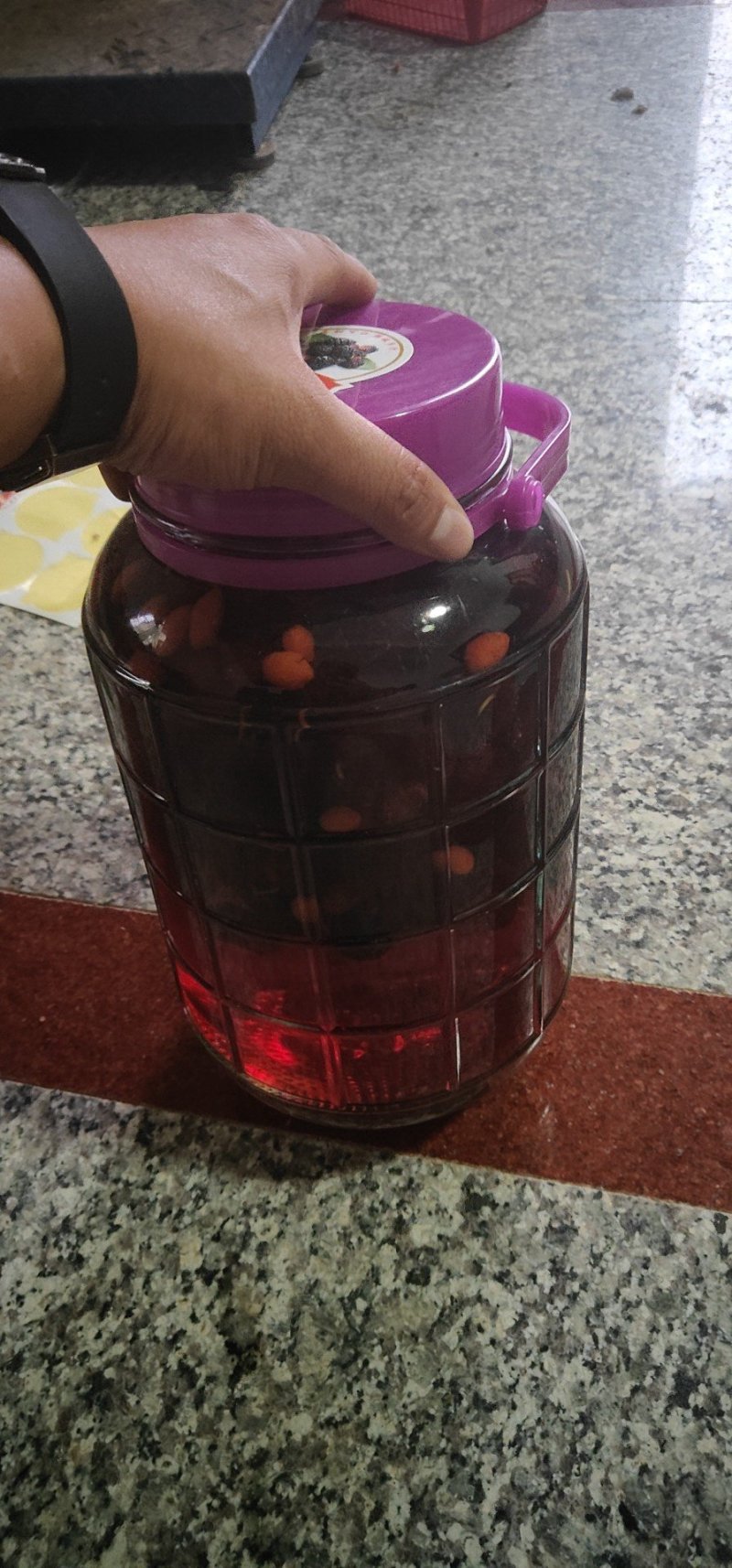 桑葚。可以晒干。可以泡酒。可以走市场。都是批发价，喜欢联
