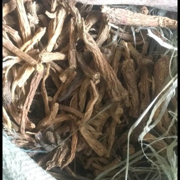 带皮干桔梗，产地直供。颜色好，新货