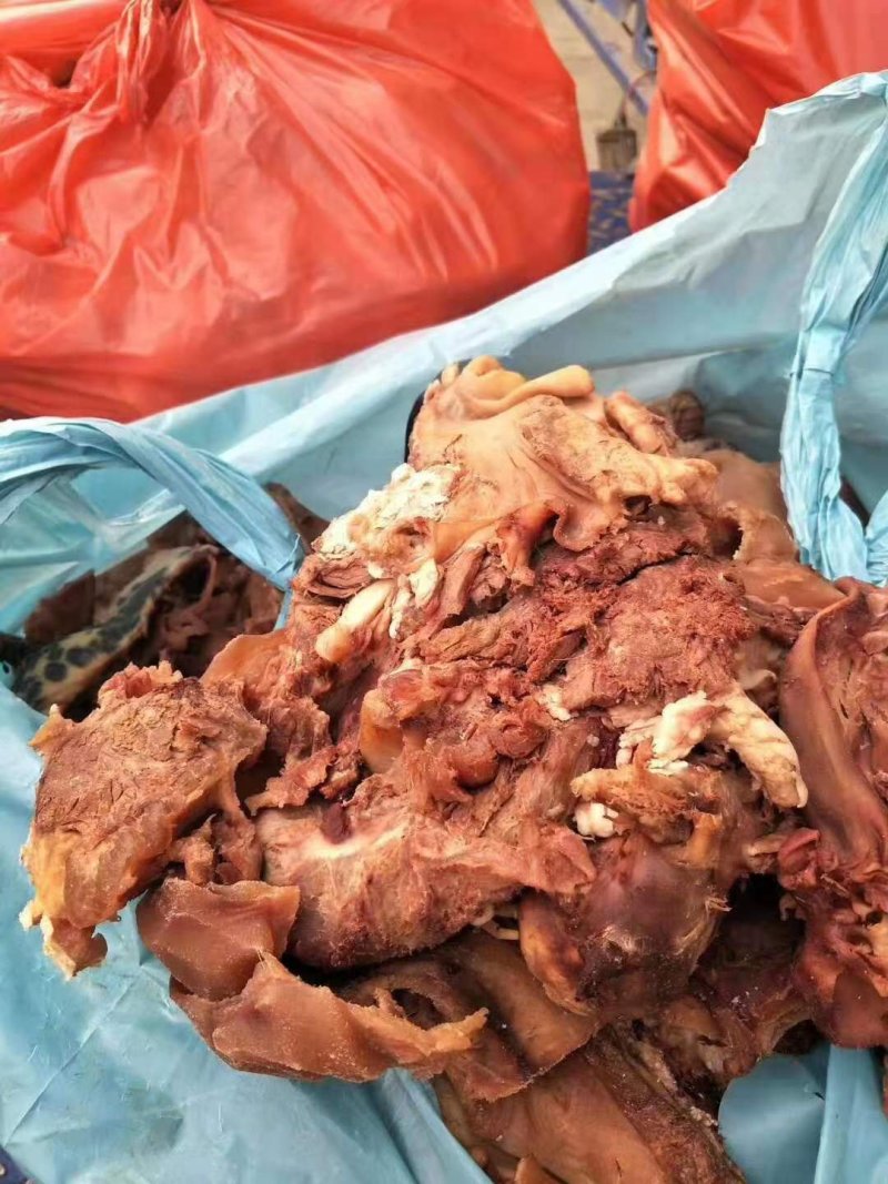 全熟去皮牛头肉，纯干，公牛头，重量抄码，50斤左右。