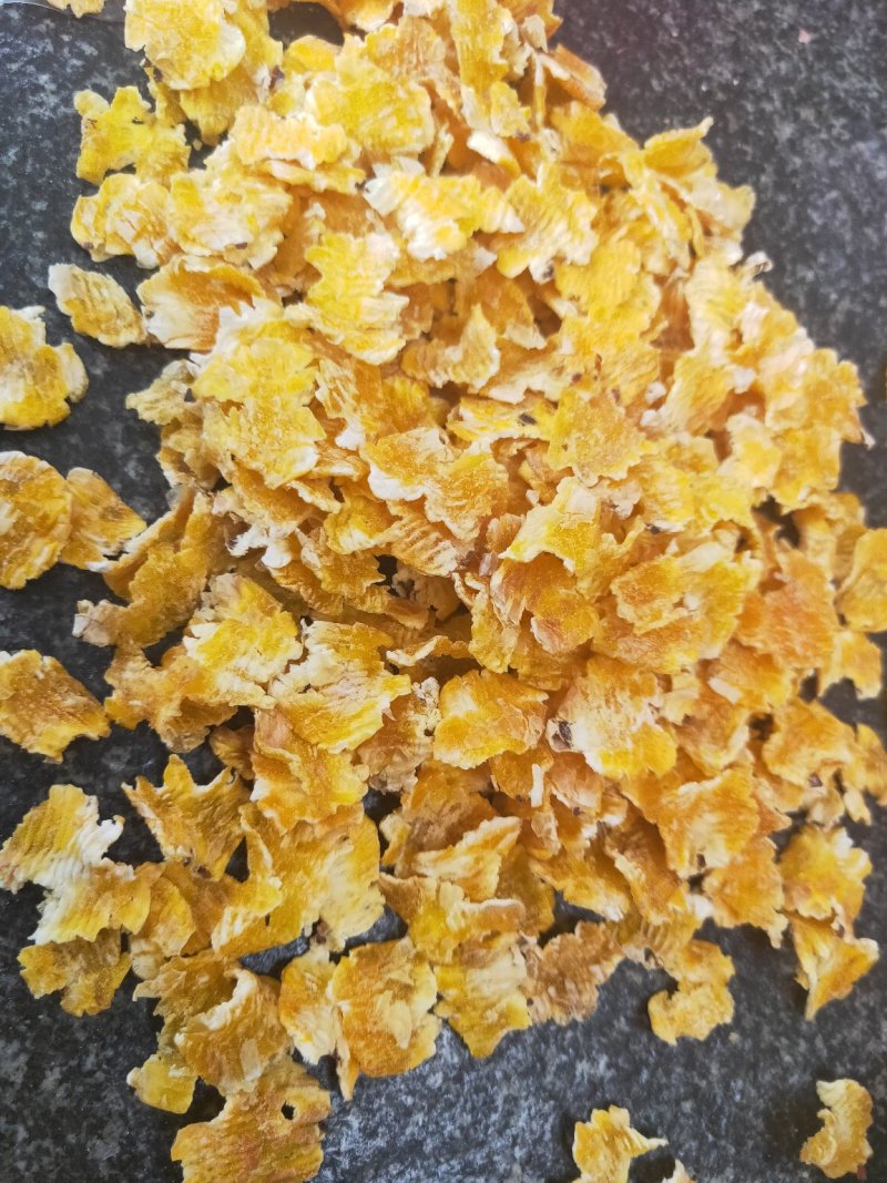 精致优选厂家直供蒸汽玉米压片喂牛好饲料全国发货