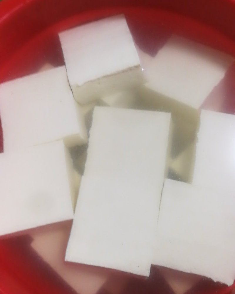 纯卤水豆腐。大锅熬制，房树卤水豆腐，乾隆年间就闻名远扬了