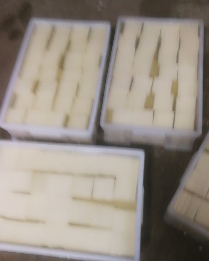 纯卤水豆腐。大锅熬制，房树卤水豆腐，乾隆年间就闻名远扬了