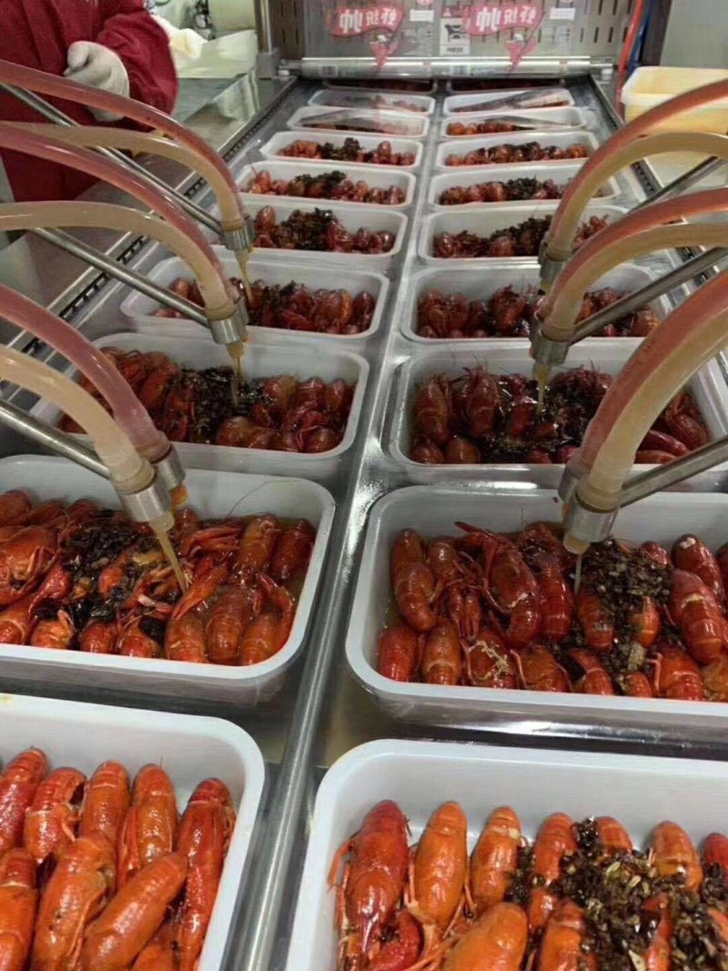 麻辣小龙虾一箱十盒一盒700克4-6,3-5品质好