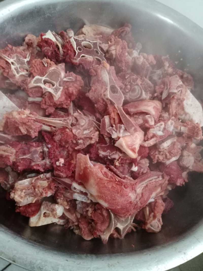 老汤驴肉，每天现宰鲜驴肉老汤卤制，口味纯正！