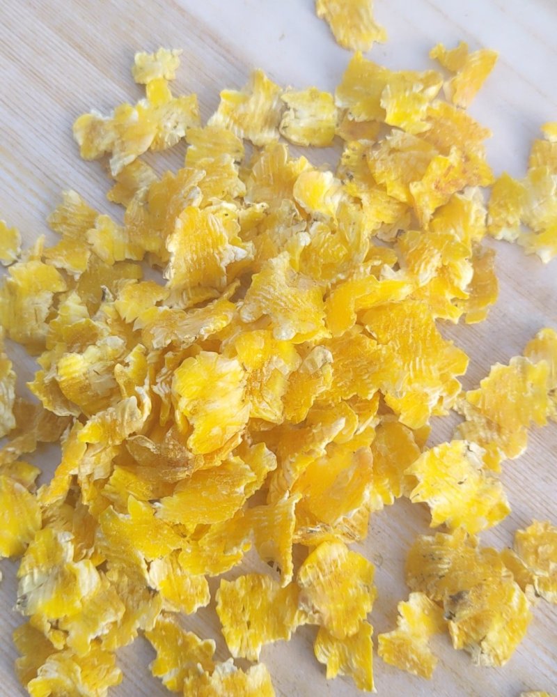 精致优选厂家直供蒸汽玉米压片喂牛好饲料全国发货