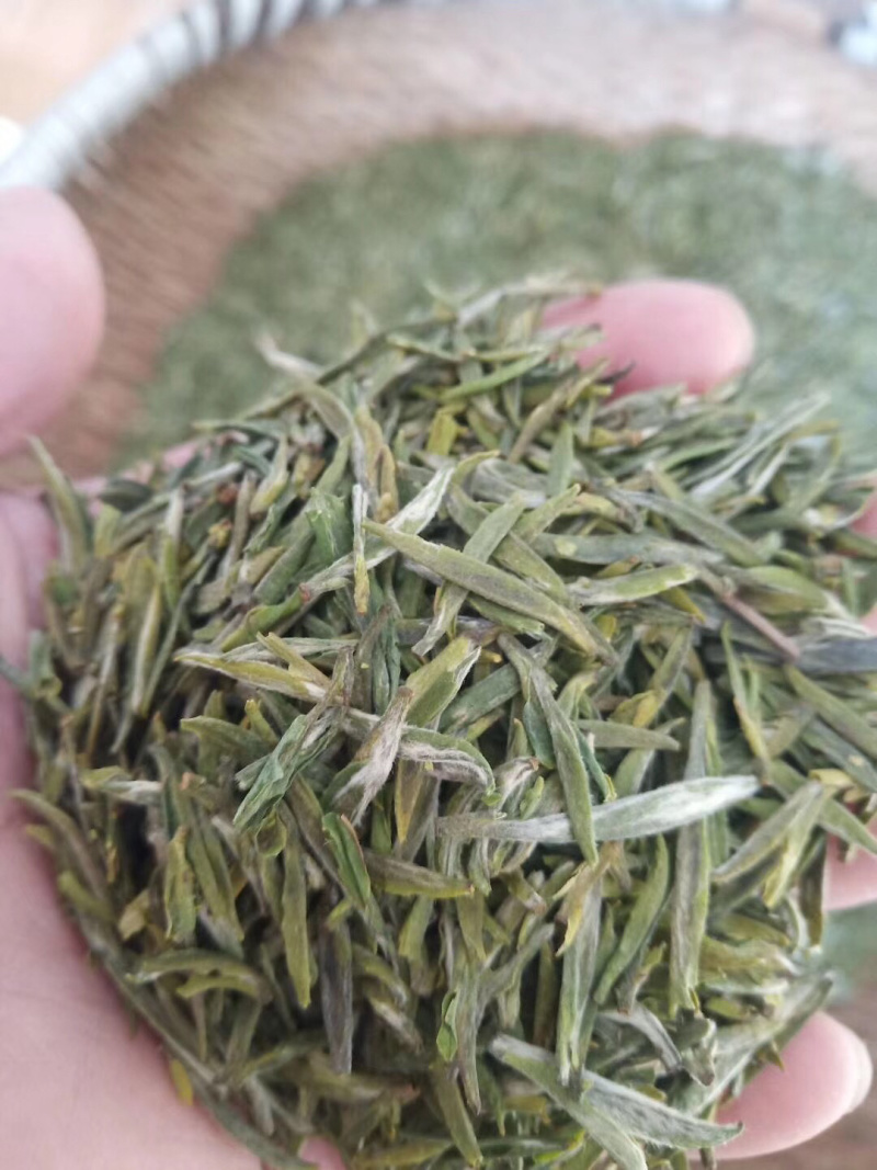 汉中明前仙毫，毛尖，炒青，自产自销。味道鲜美。