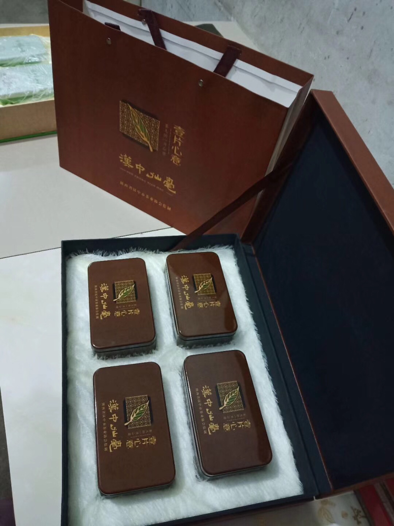 汉中明前仙毫，毛尖，炒青，自产自销。味道鲜美。
