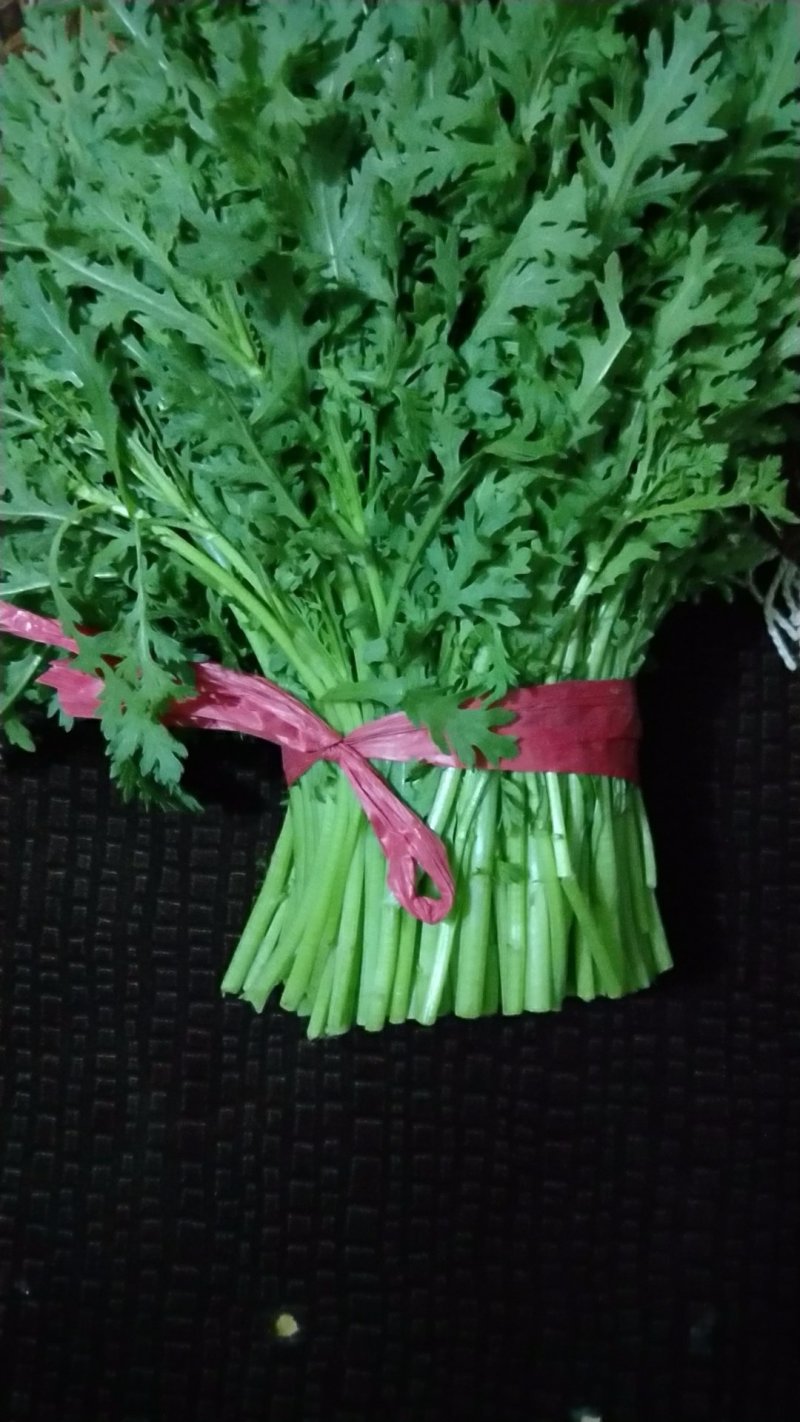 大量供应茼蒿蒿子杆新鲜蔬菜一手货欢迎大家前来咨询