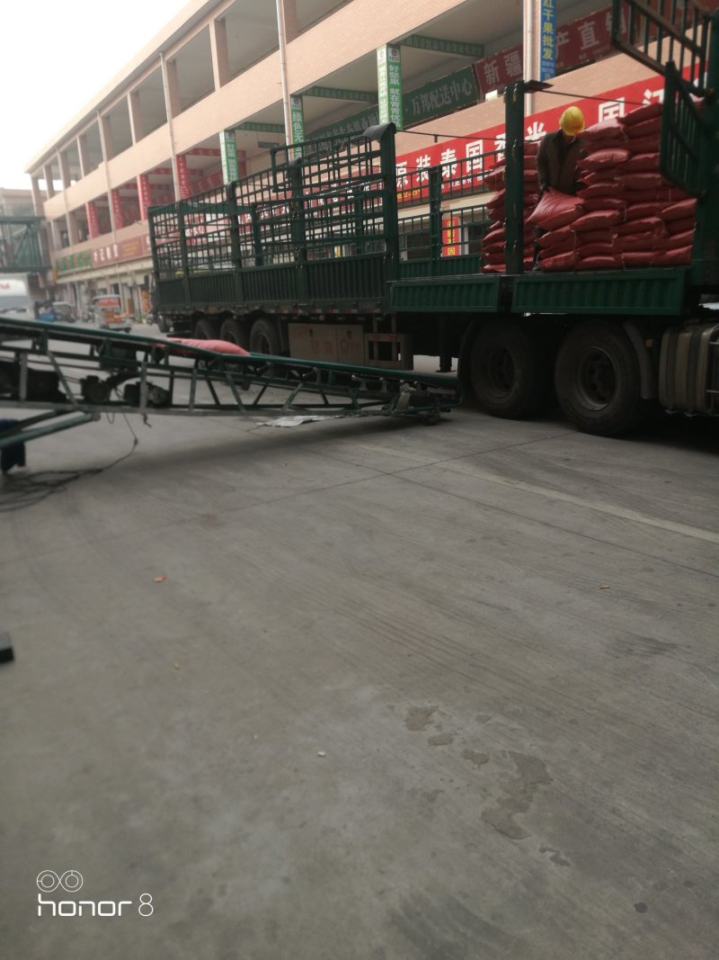 燕麦即莜麦，俗称为油麦！主产区河北地区！