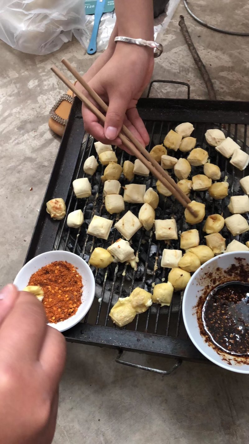 正宗石屏爆浆豆腐好吃不贵需要的老板联系了