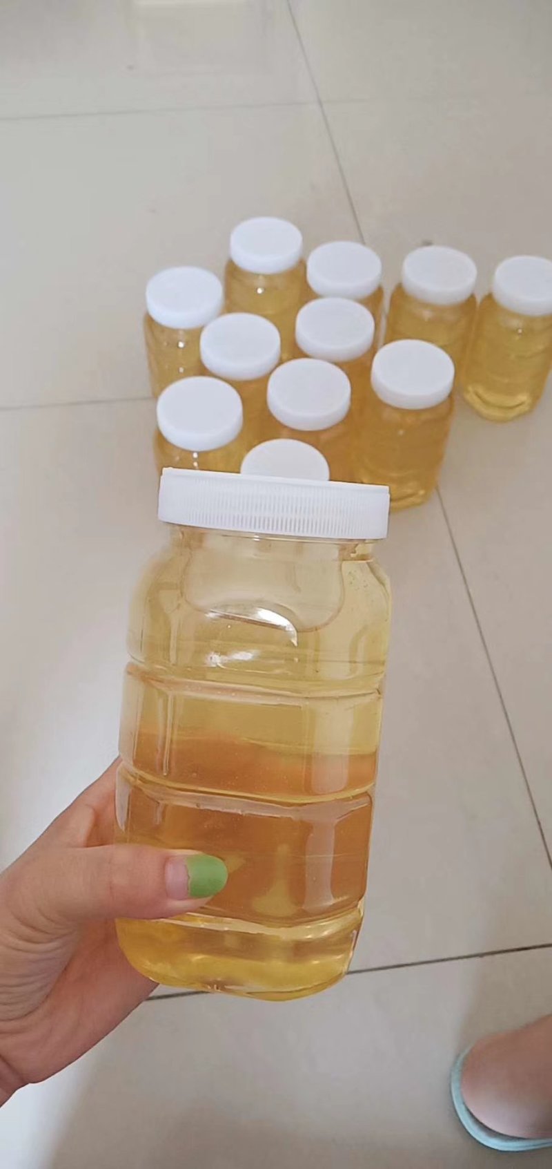 青海高原蜂蜜，坐落于青海海北藏族自治州，门源百里油菜花海
