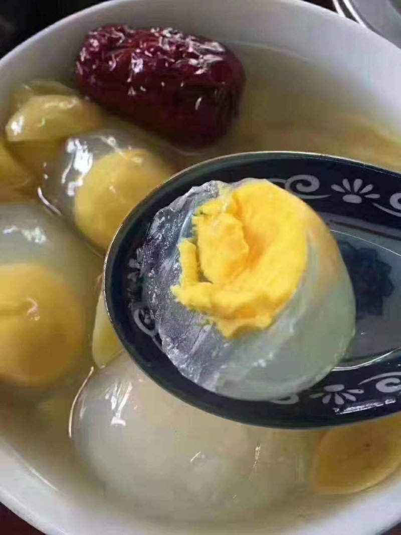 新鲜鸽子蛋