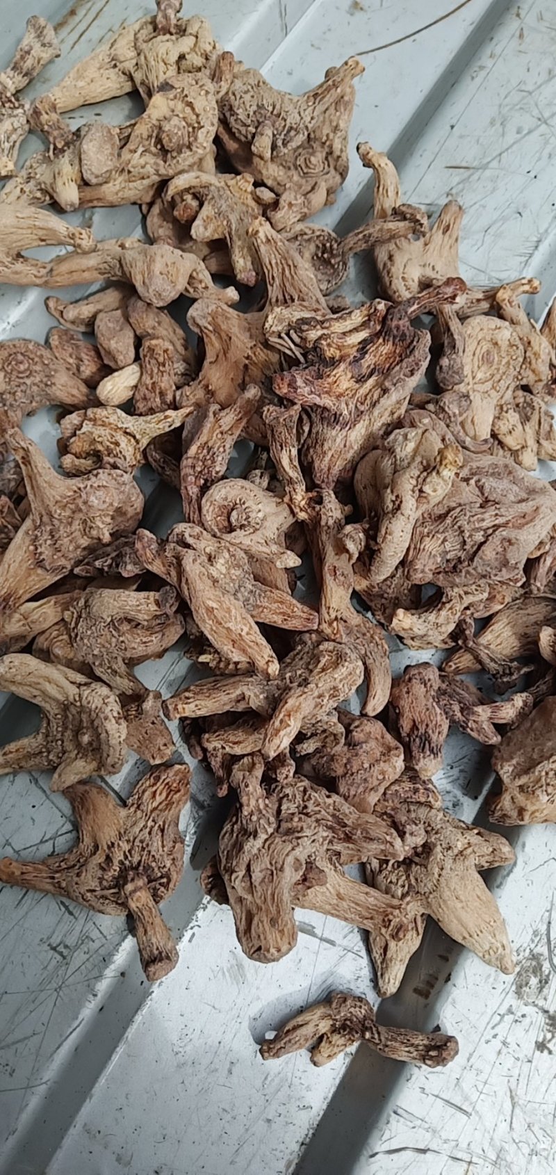 需要干白芨的老板看过来