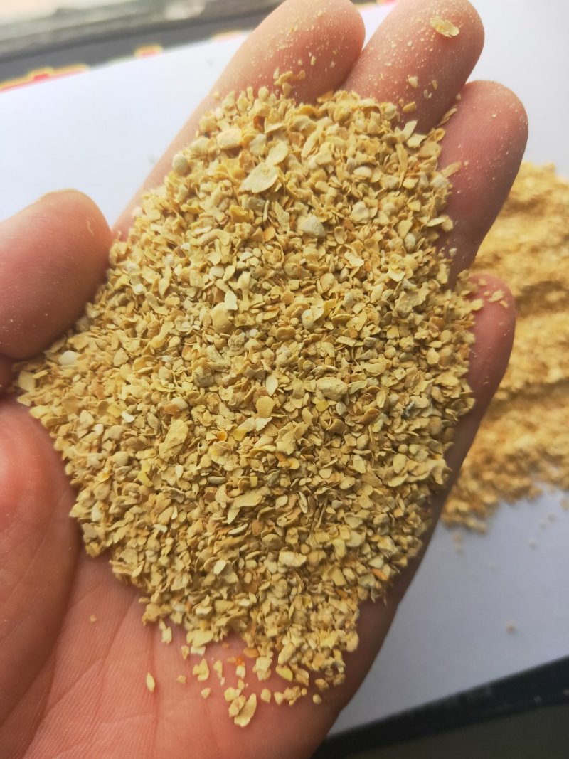 豆皮，豆渣，是牛，羊，猪，鸡，鸭，鹅等禽类的饲料