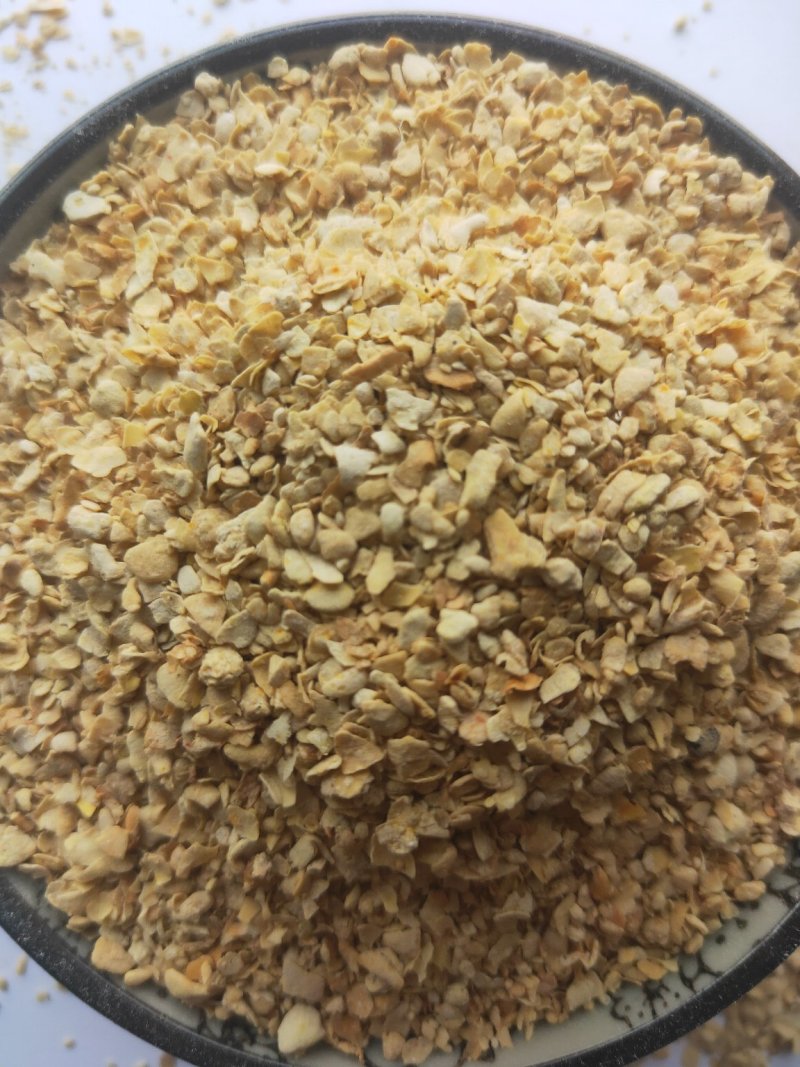 豆皮，豆渣，是牛，羊，猪，鸡，鸭，鹅等禽类的饲料