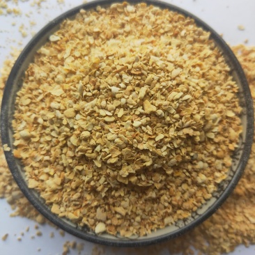豆皮，豆渣，是牛，羊，猪，鸡，鸭，鹅等禽类的饲料