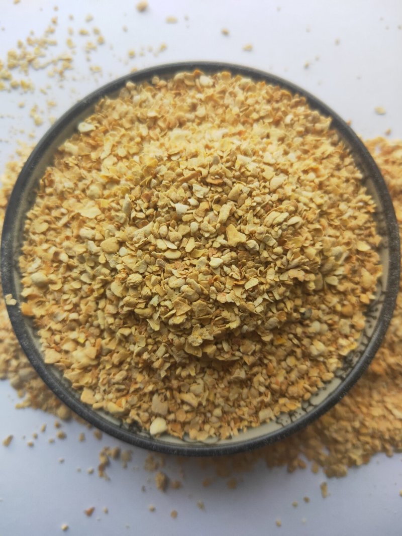 豆皮，豆渣，是牛，羊，猪，鸡，鸭，鹅等禽类的饲料
