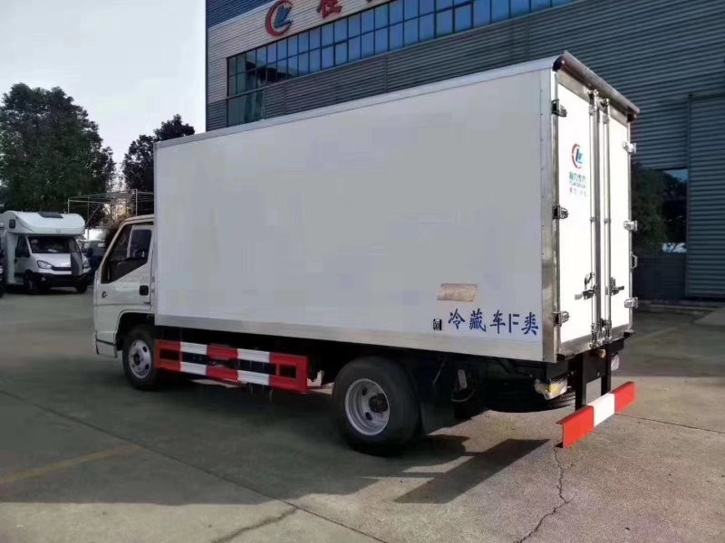 国六江铃顺达窄体4.2米冷藏车